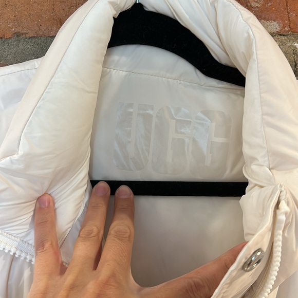 UGG Puffer Vest Reversible Sydnee White/Tan (S/M) Oversized - Picture 5 of 9